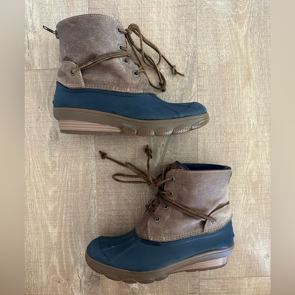 Women’s Sperry Insulated Waterproof Wedge Heel Duckboot size 6.5
